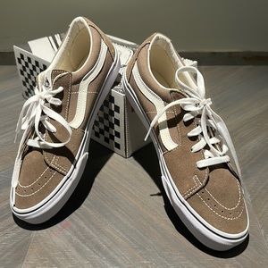 Vans Men’s suede sneaker. New never worn WOT comes with box. Size 11 mens
